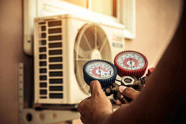 Professional Hvac technician working in Norfolk, NE
